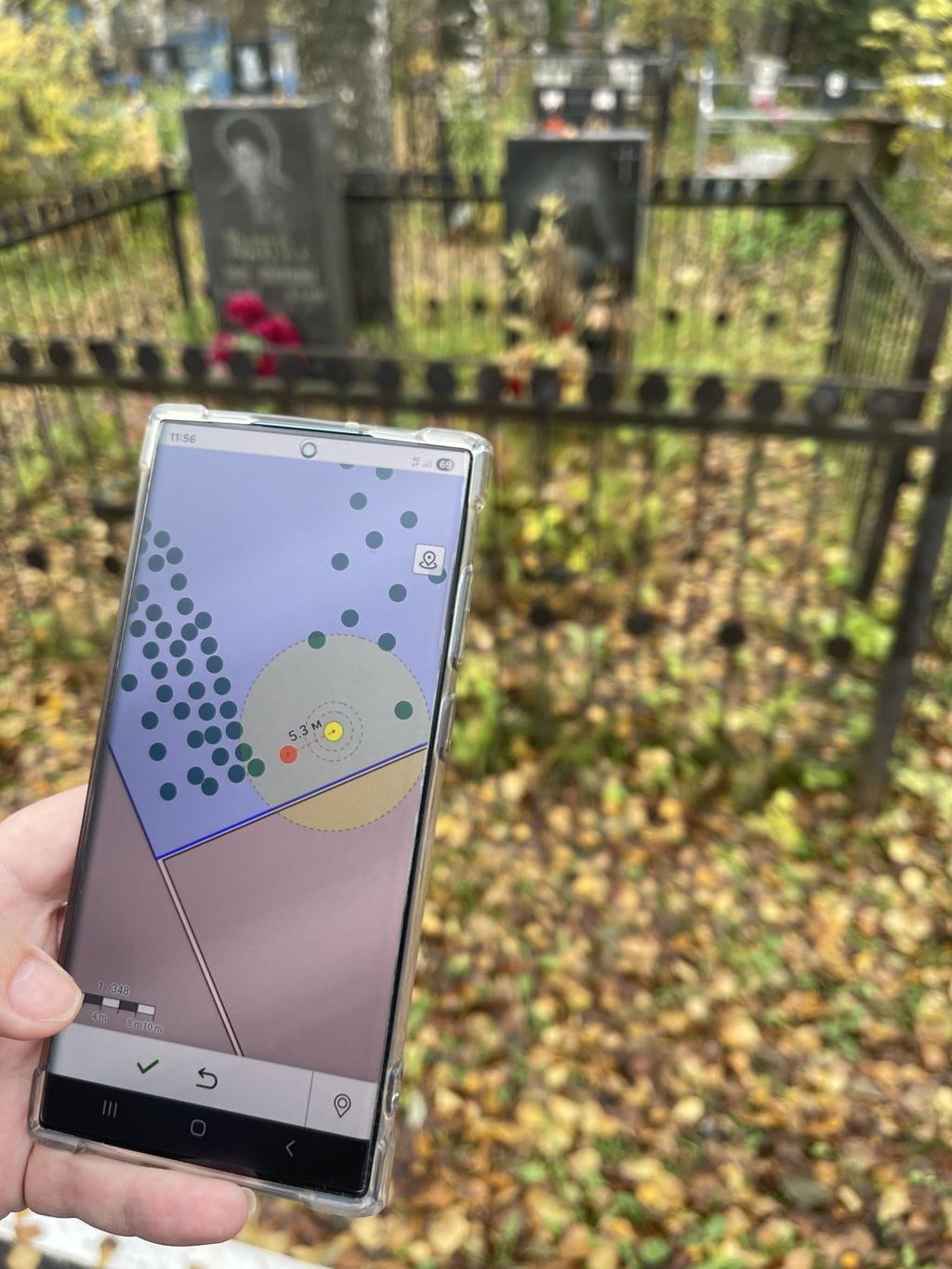 Фотография приложения на телефоне: экран позиционирования на карте